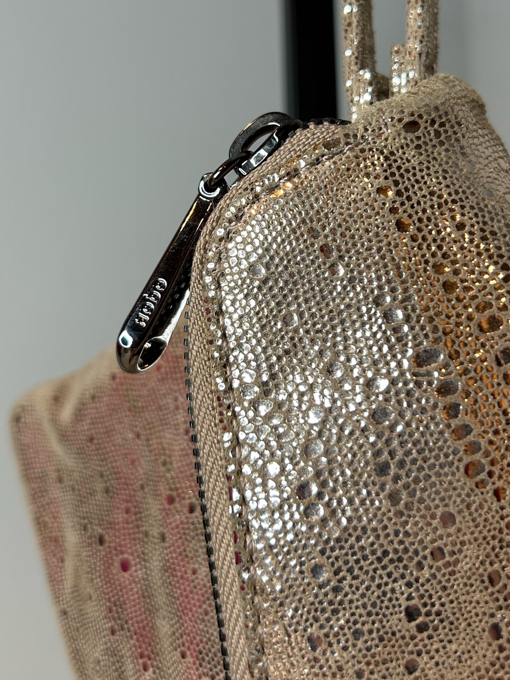Hobo Daria Metallic Convertible Wristlet Crossbody Bag Clutch Champagne Shimmer - Picture 11 of 12